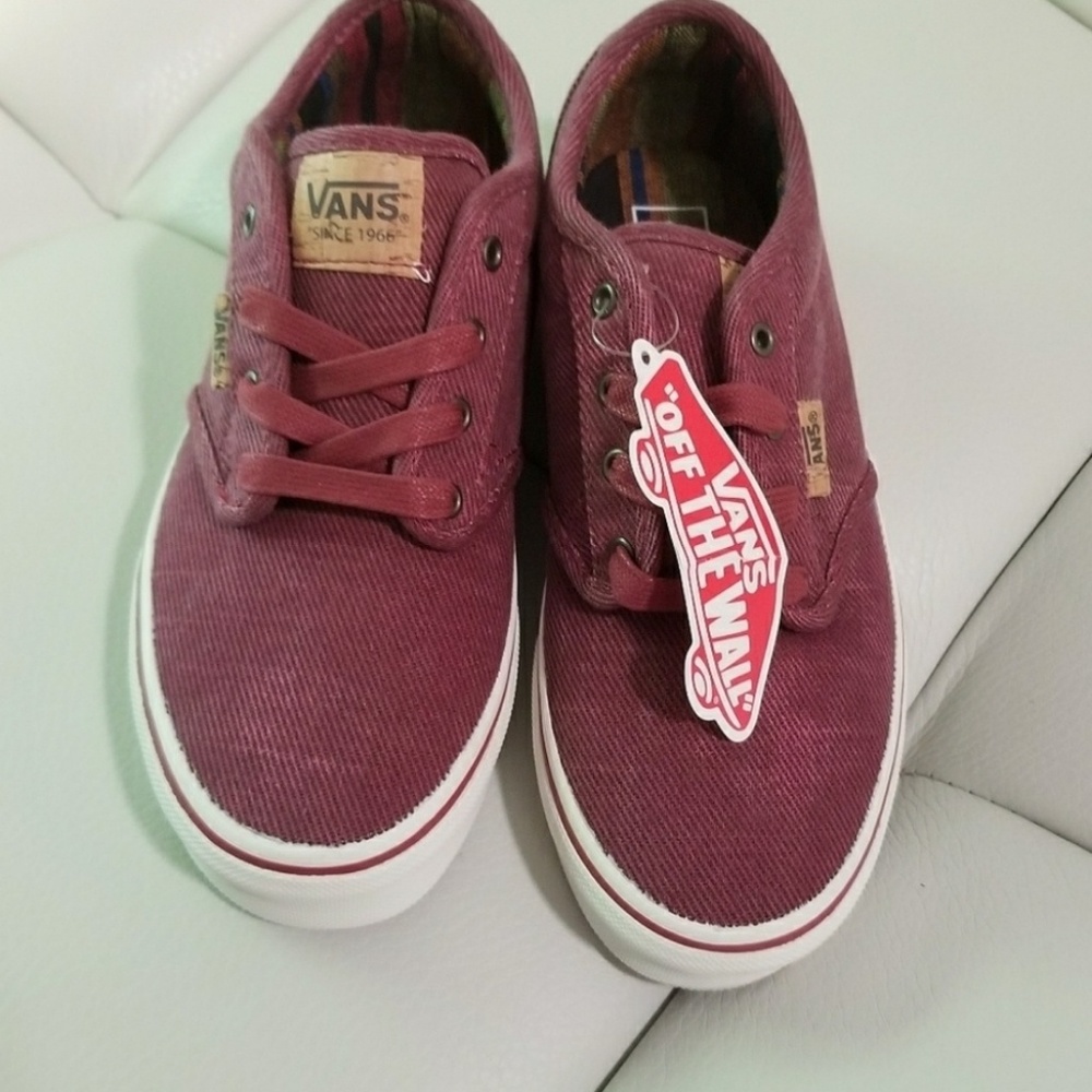 Van's boys plum color size 3